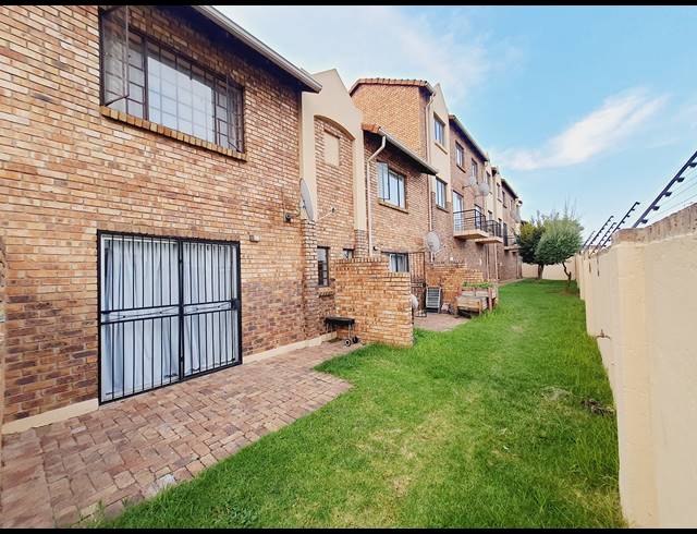 2 BEDROOM APARTMENT RENTED IN HALFWAY GARDENS
